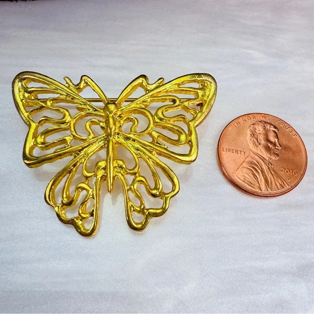 Bright Goldtone Butterfly Brooch Pin